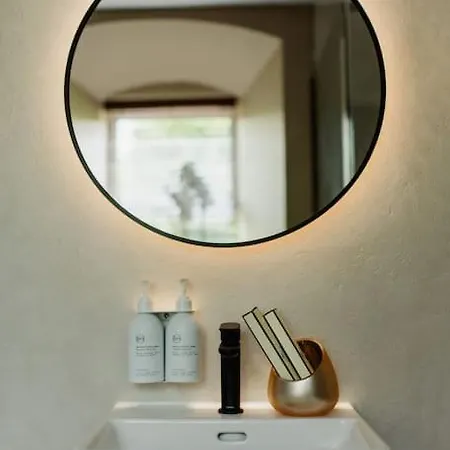 펜션 Sunny Luxurious 2 Bedroom 앰브시