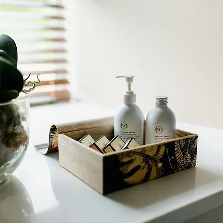 Sunny Luxurious 2 Bedroom