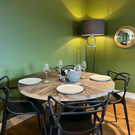 Holiday home Luxurious 2 Bedroom *