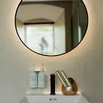 펜션 Sunny Luxurious 2 Bedroom 앰브시